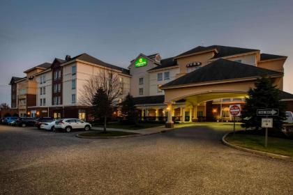 La Quinta by Wyndham Islip - MacArthur Airport - image 7