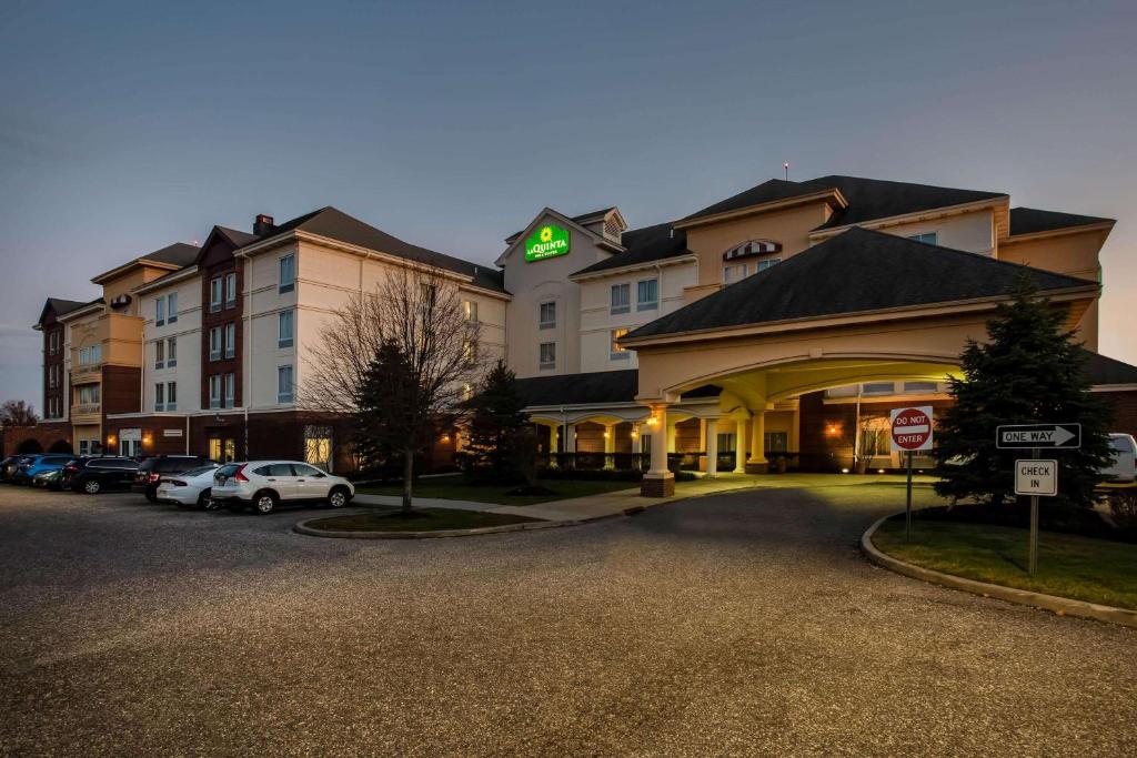 La Quinta by Wyndham Islip - MacArthur Airport - image 7