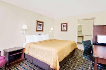 Days Inn by Wyndham Spartanburg - image 7