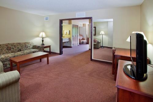 AmericInn by Wyndham Boiling Springs Near Gardner Webb U - image 2