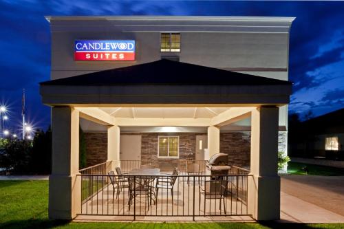 Candlewood Suites Boise - Towne Square an IHG Hotel - image 2