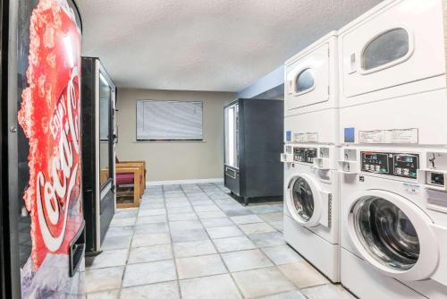 Super 8 by Wyndham Boise - image 3