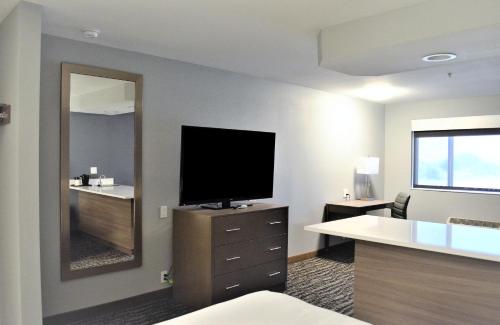 Red Lion Inn & Suites Boise Airport - image 4