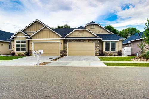 Sunglow Townhouse - image 4