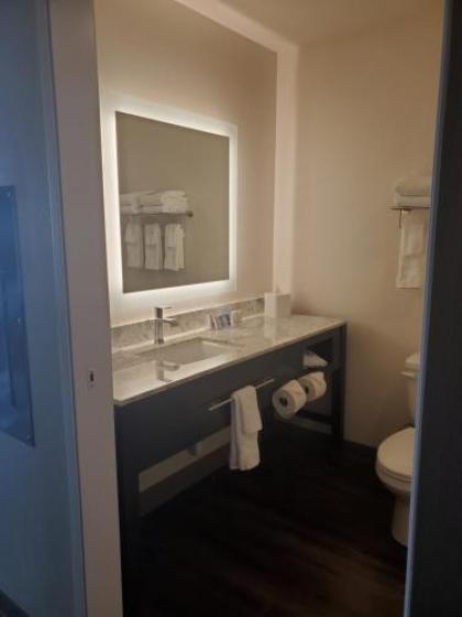 Simple Suites Boise Airport - image 3