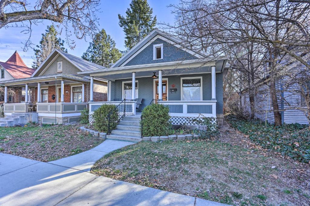 Vintage-Chic Home with Patio - Walk to Hyde Park! - image 4