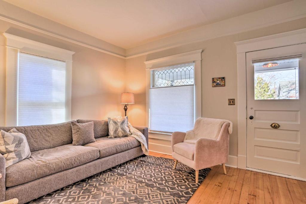 Vintage-Chic Home with Patio - Walk to Hyde Park! - image 5