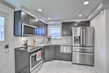 Vintage-Chic Home with Patio - Walk to Hyde Park! - image 9
