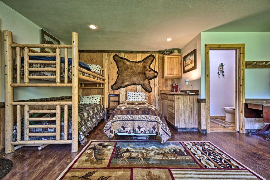 Cozy Countryside Cabin in Robie Creek Park! - image 3