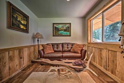 Cozy Countryside Cabin in Robie Creek Park! - image 4