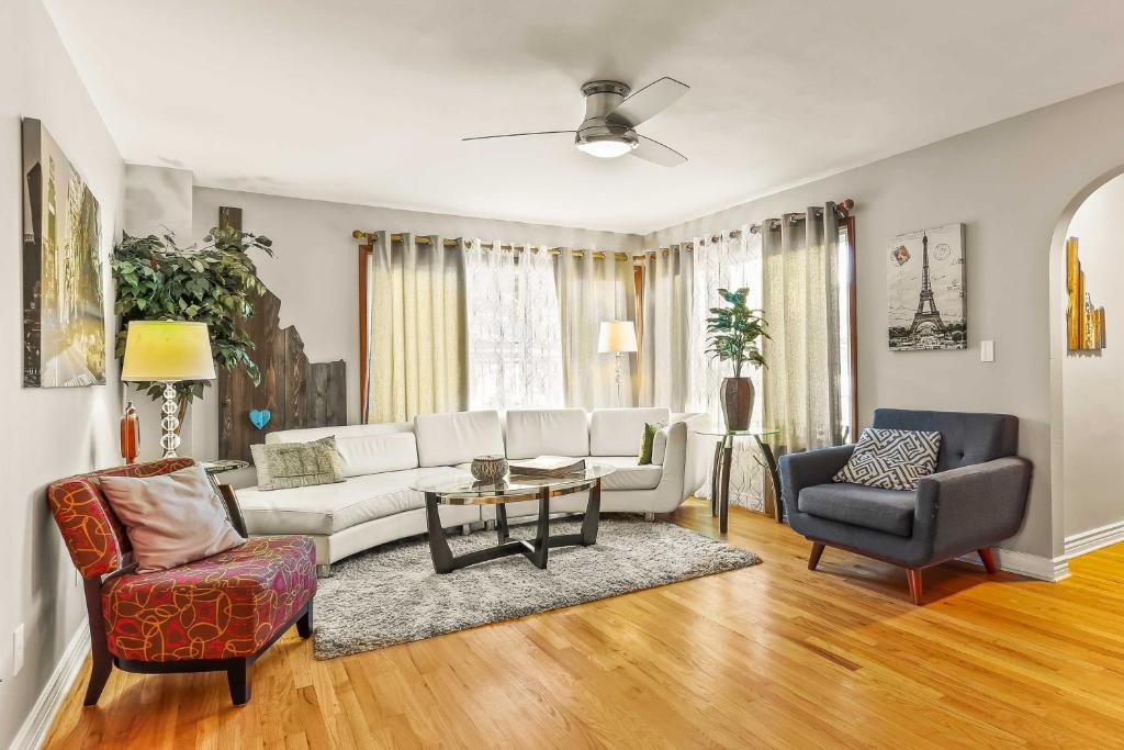 Large Family Home with Garage Game Room and Office - main image