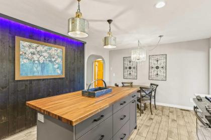 Large Family Home with Garage Game Room and Office - image 16