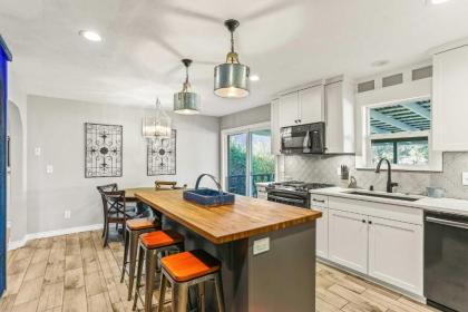 Large Family Home with Garage Game Room and Office - image 17