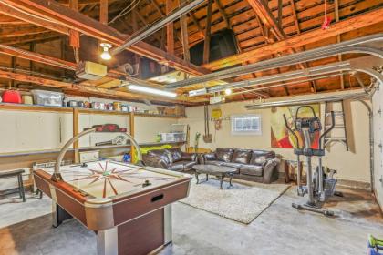 Large Family Home with Garage Game Room and Office - image 18