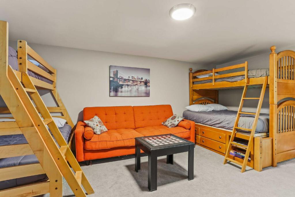 Large Family Home with Garage Game Room and Office - image 2