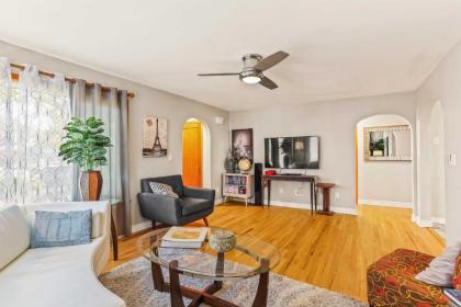 Large Family Home with Garage Game Room and Office - image 4