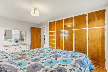 Large Family Home with Garage Game Room and Office - image 9