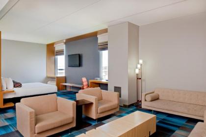 Aloft Bolingbrook - image 12
