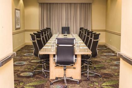 Holiday Inn Hotel & Suites Bolingbrook an IHG Hotel - image 4