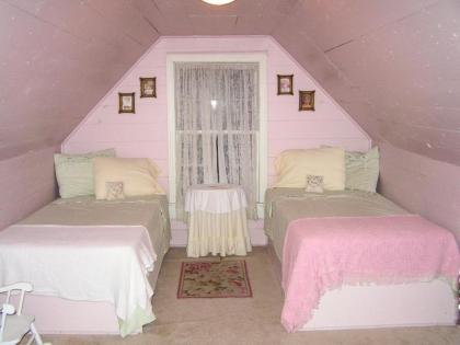 Carleton House Bed and Breakfast - image 14