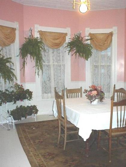 Carleton House Bed and Breakfast - image 15