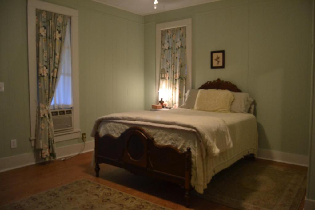 Carleton House Bed and Breakfast - image 2