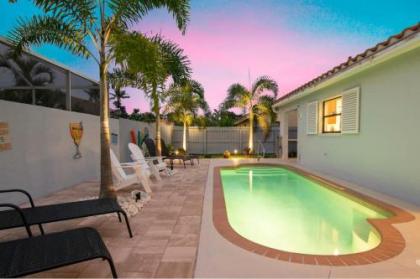 Charming Heated Pool Home   3 miles to the Beach Pet and Family Friendly  Available Year Round Bonita Springs