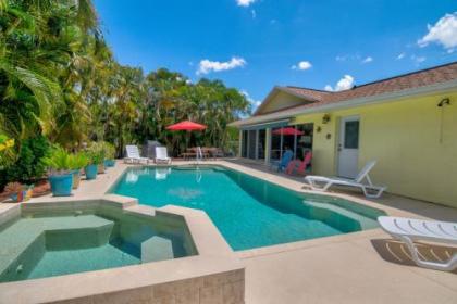 Heated Pool & Spa Home on a Scenic Gulf Access Canal -Close to Bonita Beach!