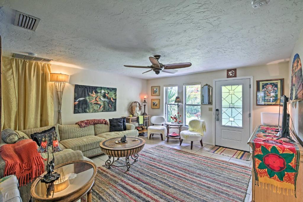 Boho-Style Escape about 3 Miles to Bonita Beach! - image 3