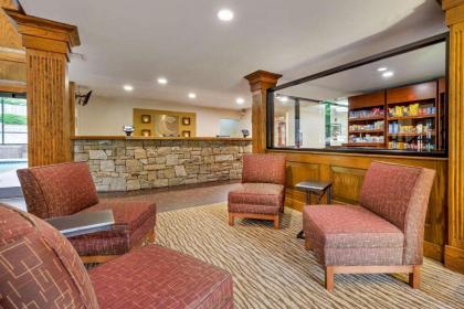 Comfort Suites Boone - University Area - image 9