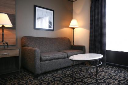 Quality Inn & Suites University - image 11