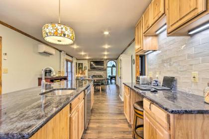 Private Blue Ridge Retreat Hot Tub and Pool Table! - image 13