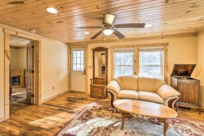 Quaint Appalachian Getaway about 2 Mi to Boone! - image 3