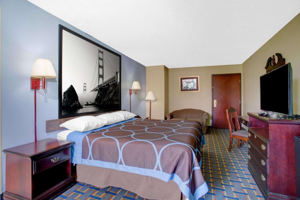 Super 8 by Wyndham Booneville - image 3