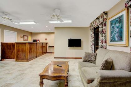 Super 8 by Wyndham Booneville - image 5