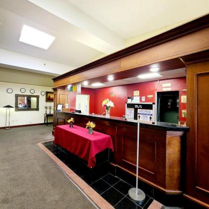 Town Inn - image 9