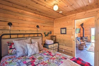 Rustic Jefferson Cabin Near Fishing and Hiking! - image 12