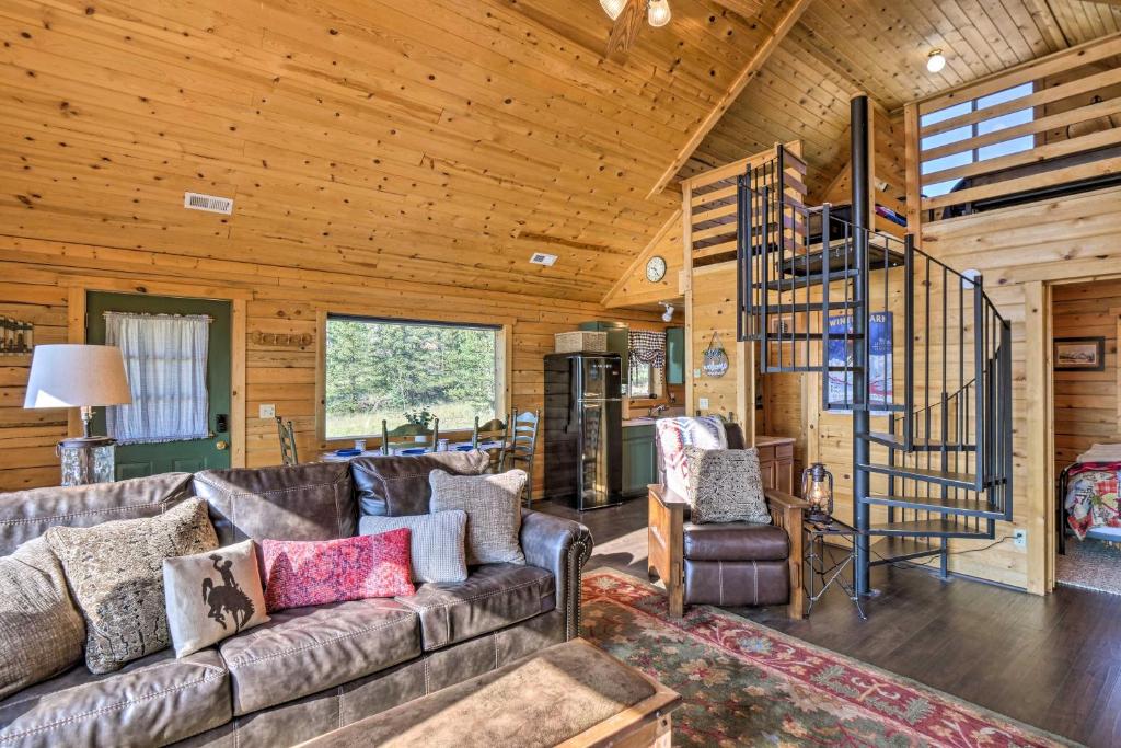 Rustic Jefferson Cabin Near Fishing and Hiking! - image 5