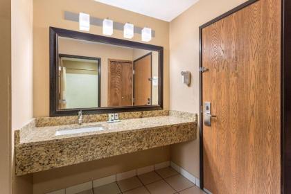 AmericInn by Wyndham Boscobel - image 12
