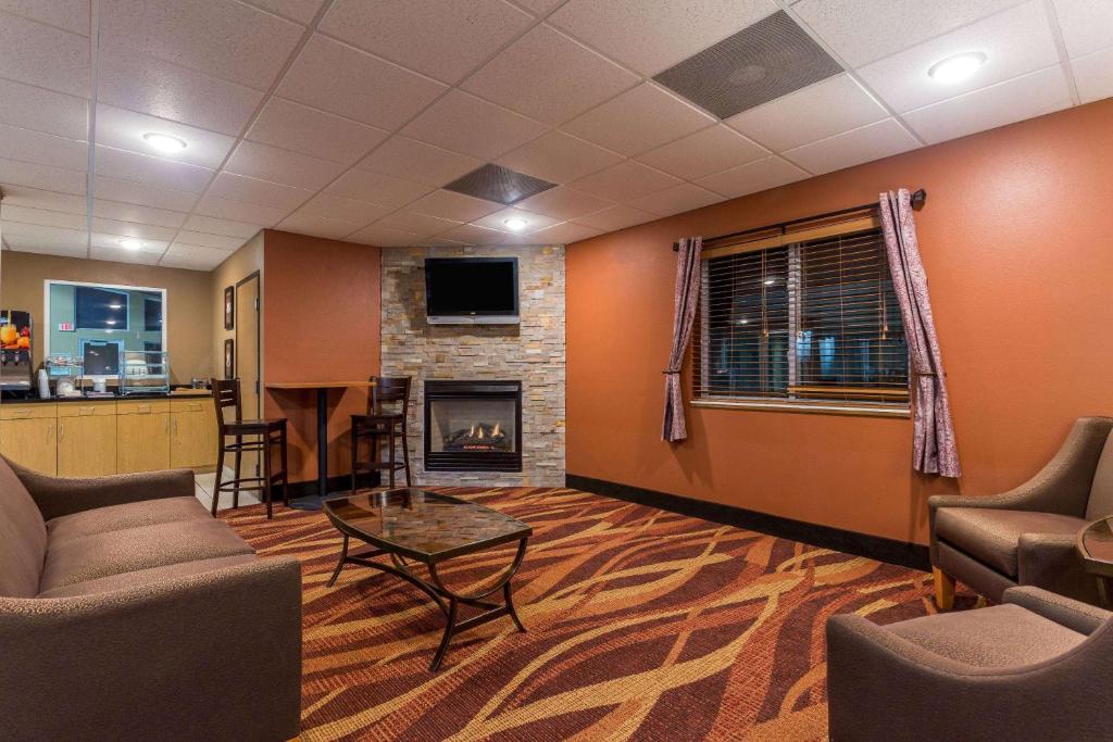 AmericInn by Wyndham Boscobel - image 5