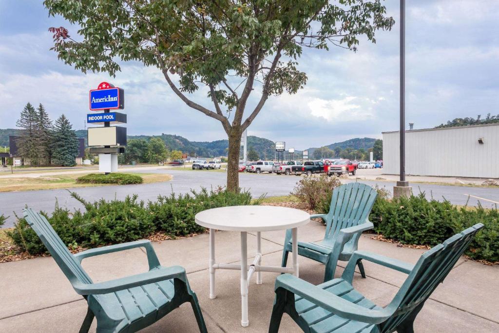 AmericInn by Wyndham Boscobel - image 7