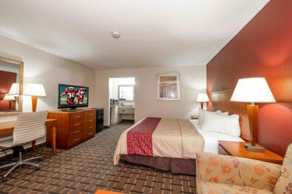 Red Roof Inn & Suites Bossier City - image 10