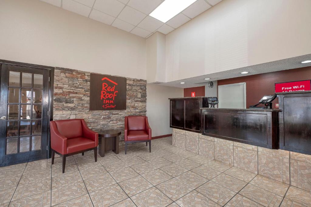 Red Roof Inn & Suites Bossier City - image 5
