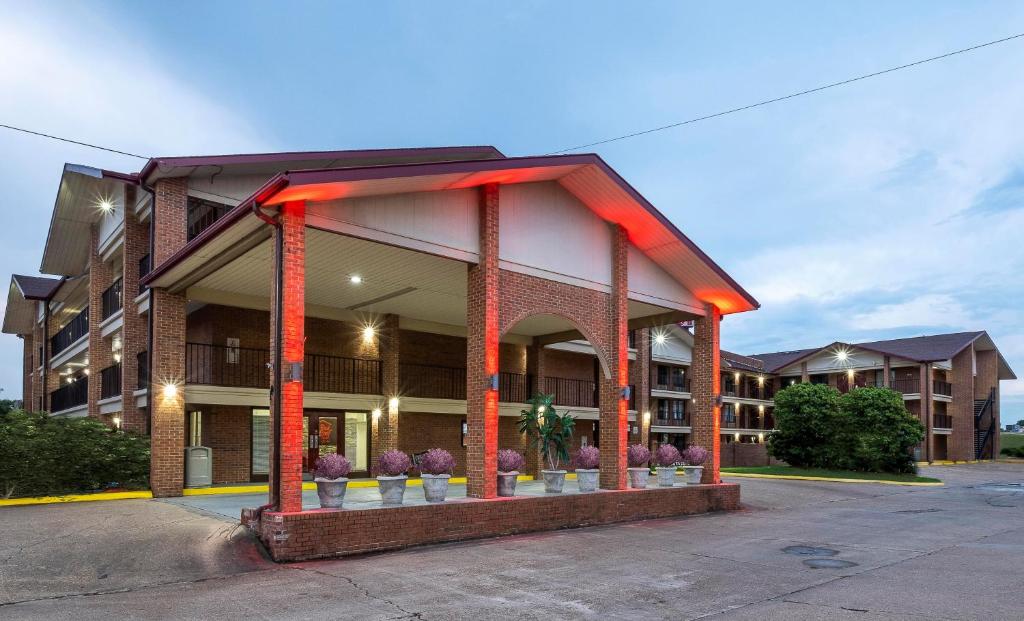 Red Roof Inn & Suites Bossier City - image 7