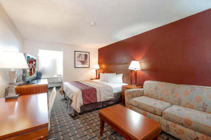 Red Roof Inn & Suites Bossier City - image 9