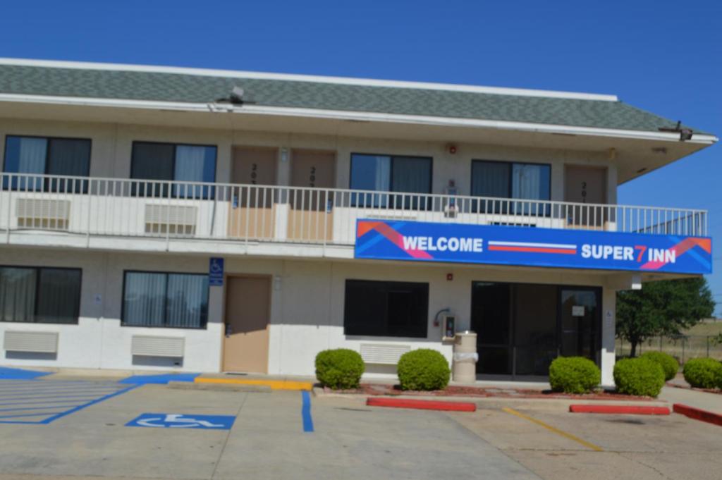 Super 7 Inn - main image