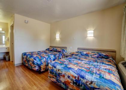 Super 7 Inn - image 7