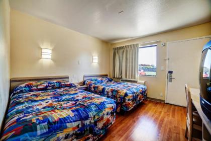Super 7 Inn - image 8