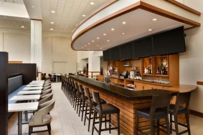Embassy Suites Boston at Logan Airport - image 5