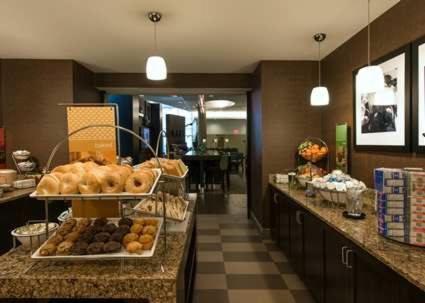Hampton Inn & Suites Boston Crosstown Center - image 3